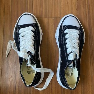 Maison mihara low black and white